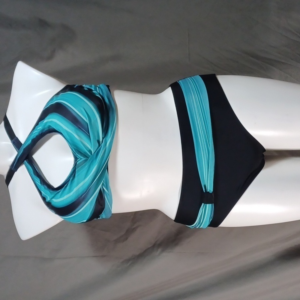 DENATER SWIM WEAR SIZE XL IN A BEAUTIFUL 2 PIECE OF POLYESTER AND SPANDEX BLEND